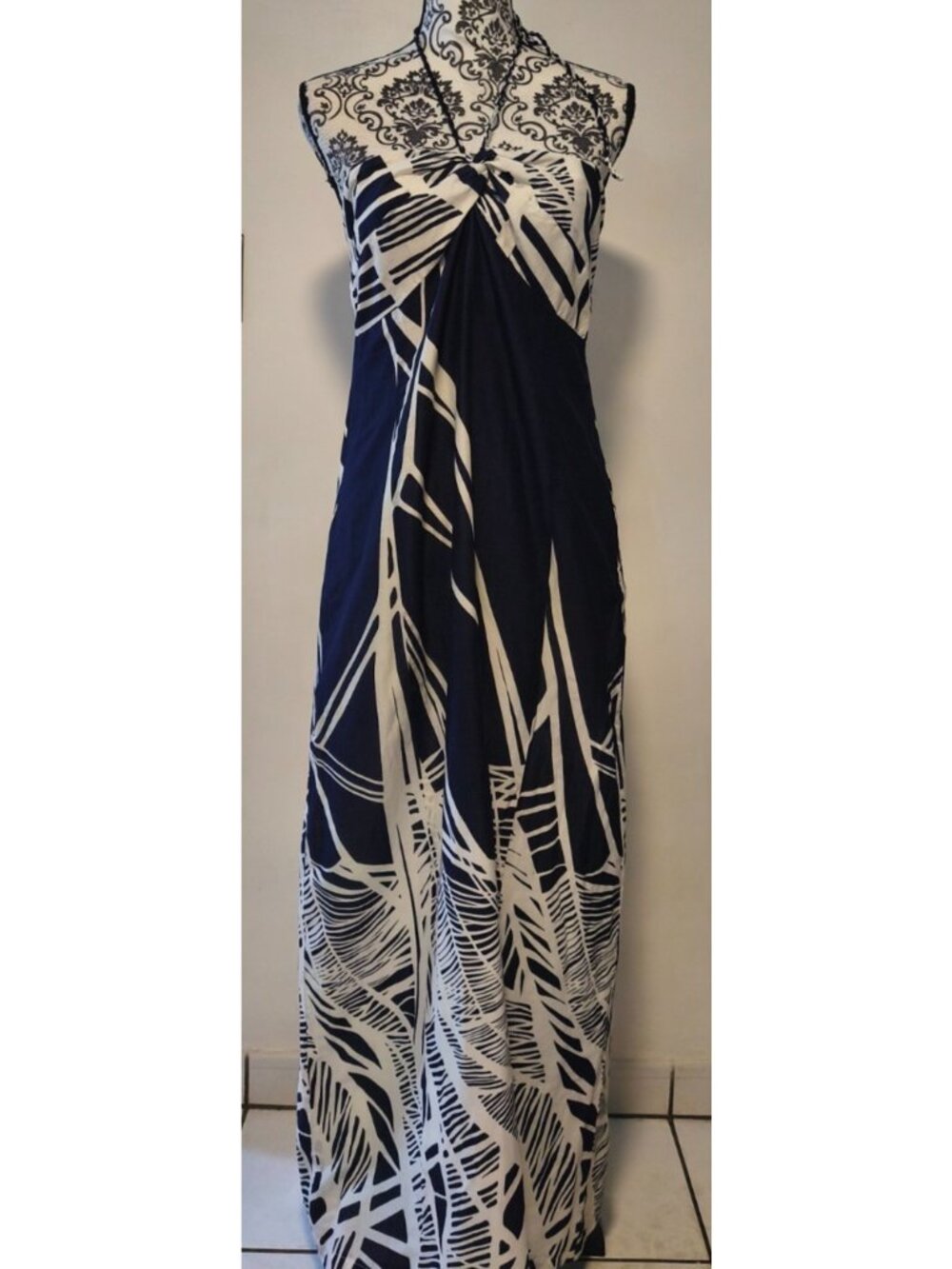 Ann Taylor LOFT Maxi Dress Size 8 Navy White Halter Sleeveless Side Slit